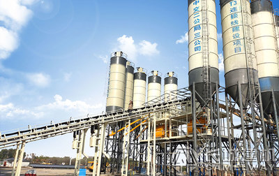 长城双120搅拌站雪中展现飒爽英姿 见证兰州机场项目建设